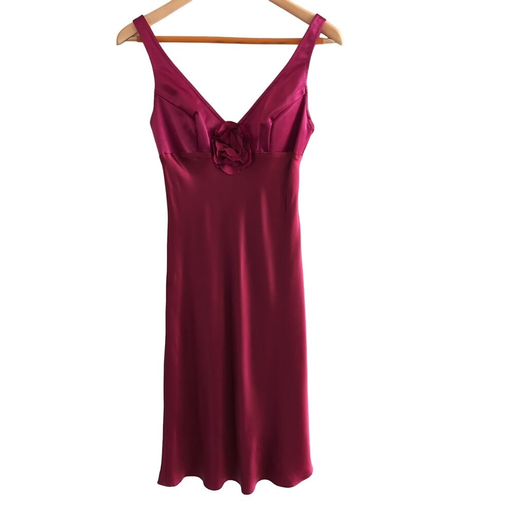 Sleeveless Satin V-Neck Rose-Appliqué Wedding Dress - Magenta
